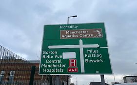Lovely 2 Bedroom Apartments In Manchester Close To City Centre And Manchester City Stadium #1